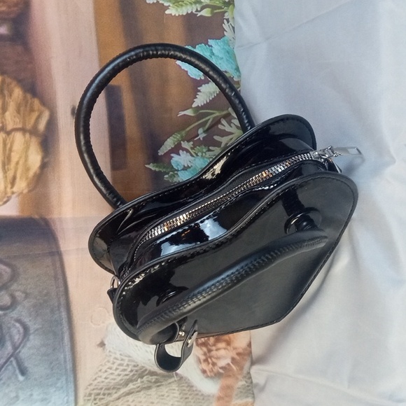 👜 Black Heart-Shaped Mini Bag - Picture 2 of 4